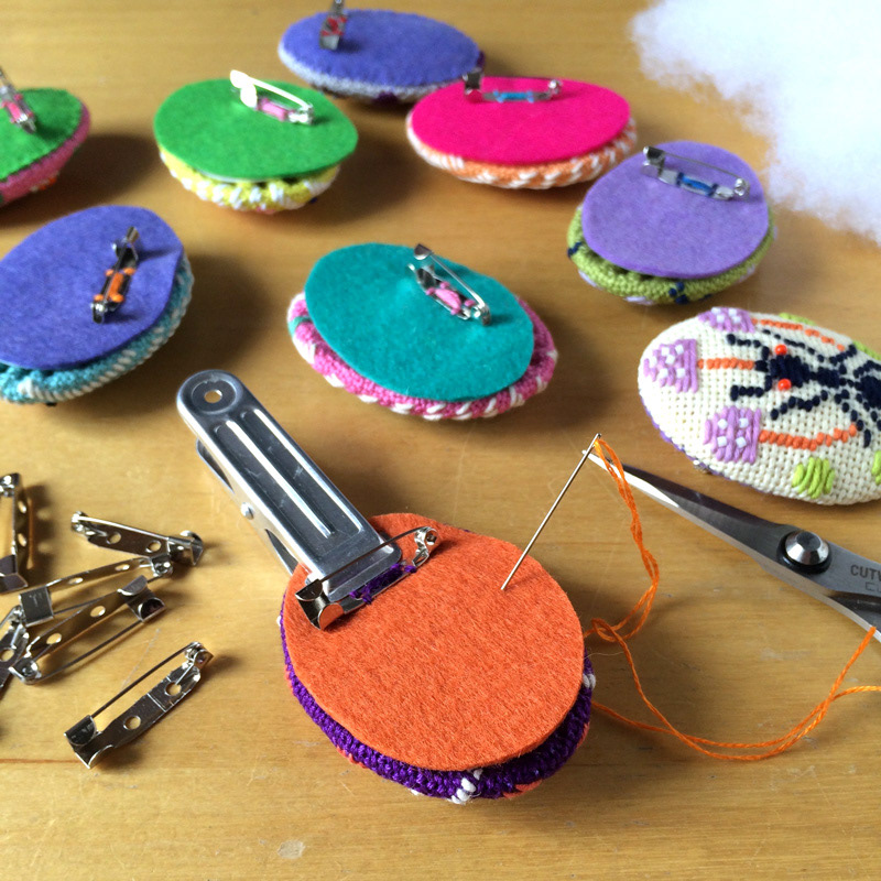 Embroidery brooch pin craft handmade hine mizushima insect bug specimen Kogin