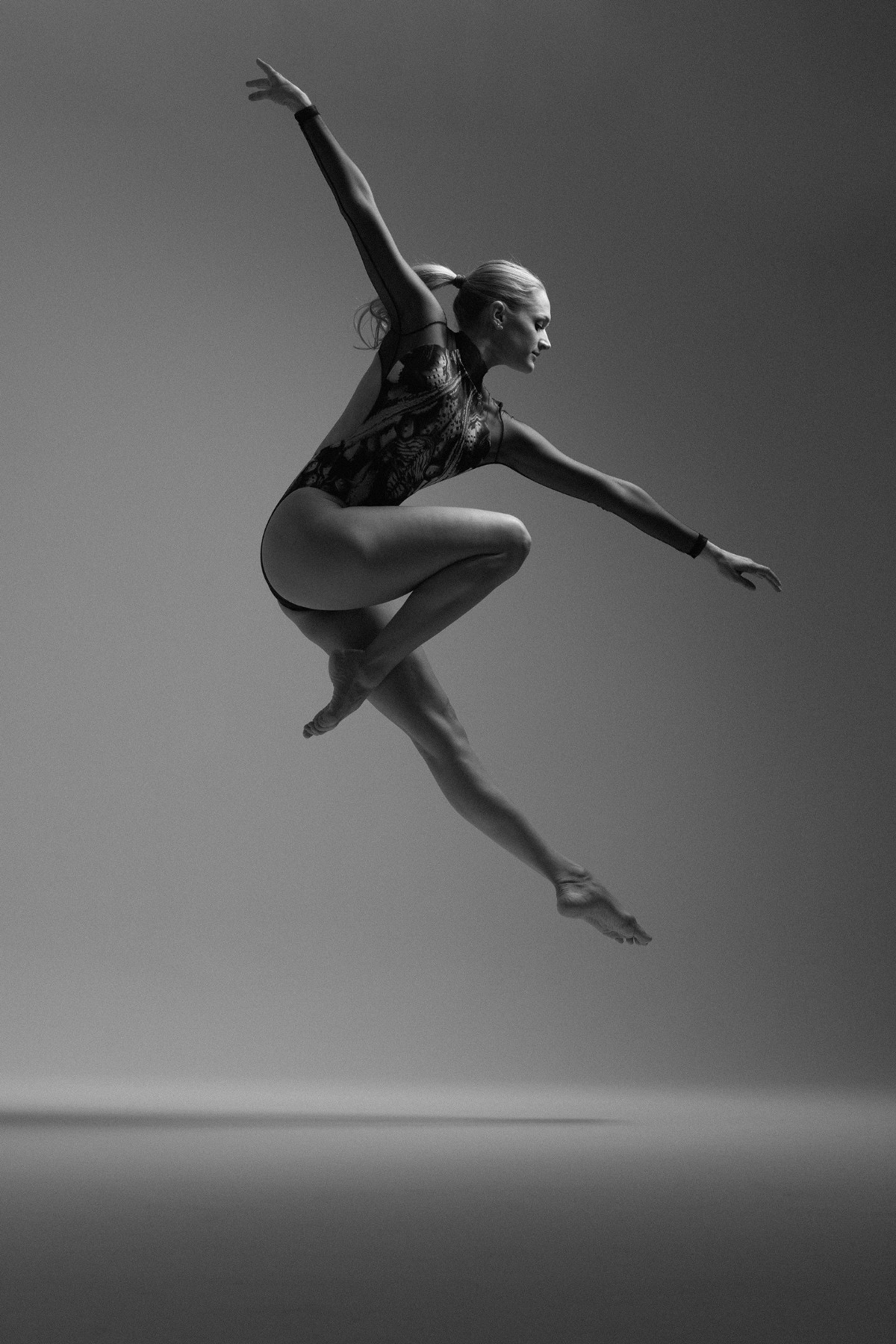 studio DANCE   ballet jump woman model black and white noise acrobatics gymnastics