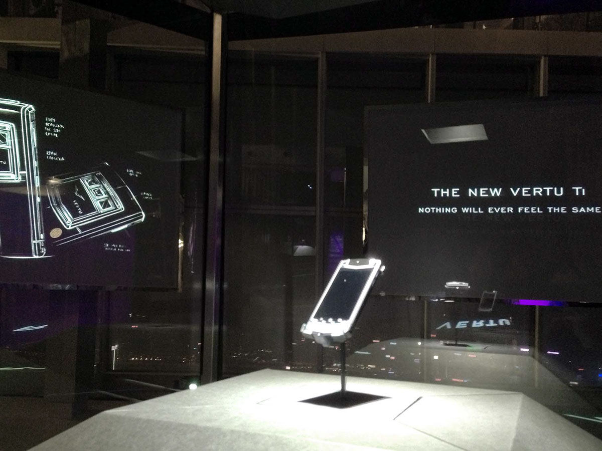 top of building Launch Event smartphone Hong Kong Greater China unveiling suspending screen floating screen sci-fi Window Display store window product engagement