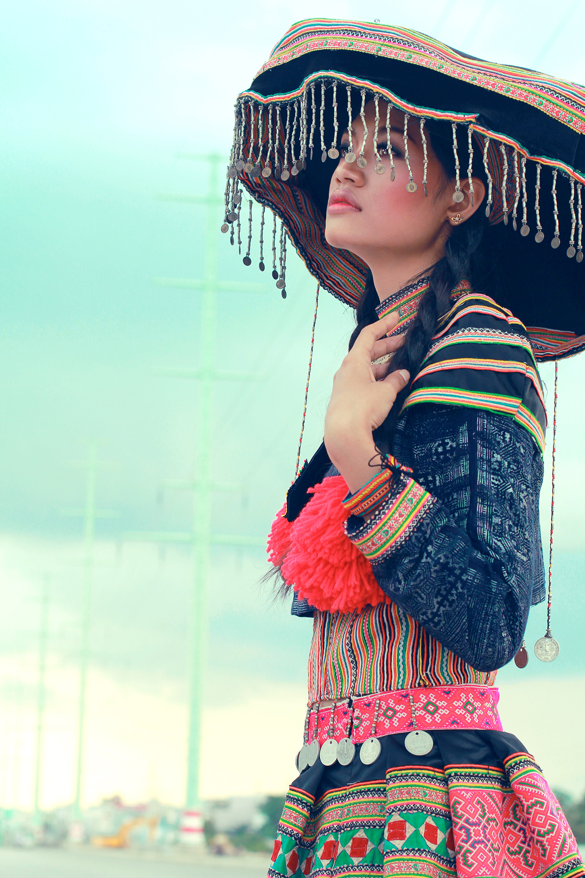 vietnamese hmong girl HOA ban tho cam  Tropical Sapa sai gon journey hành trình