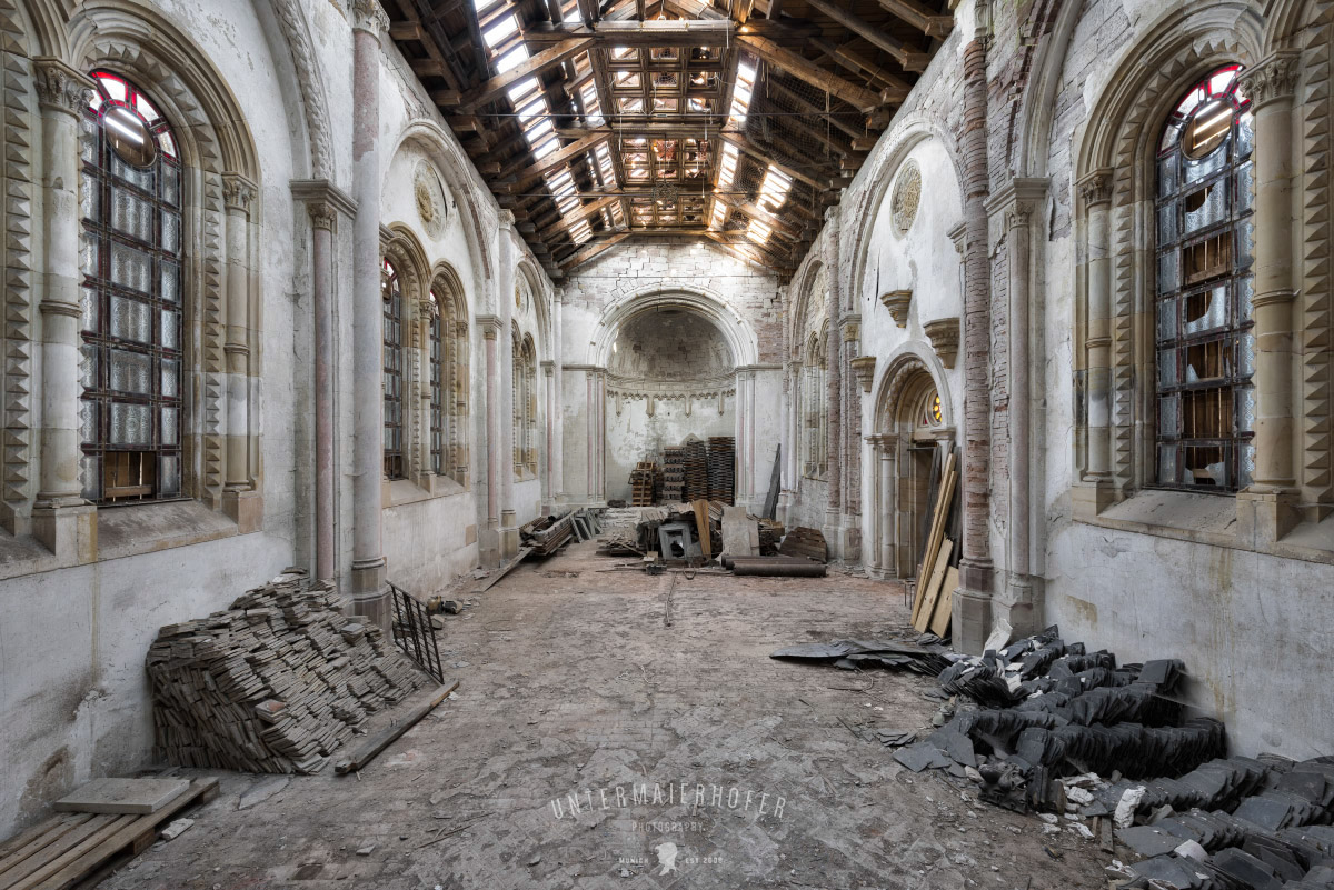 lost lost places urbex urban exploration forgotten abandoned desserted churches church chapel Chapels symmetry Europe derelict rotten