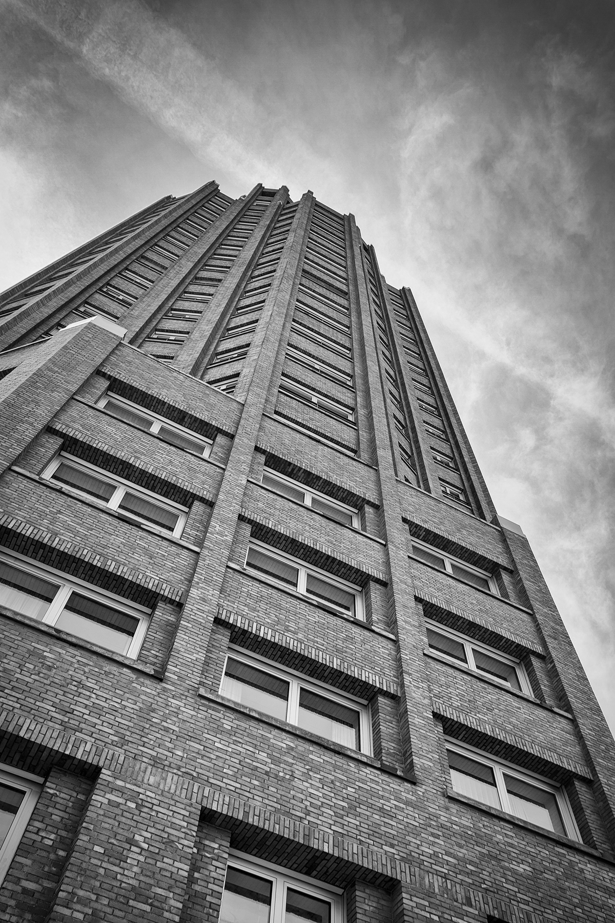 MAINHATTAN  frankfurt   FFM bricks  Black  white  plaza  tower  main  Photography