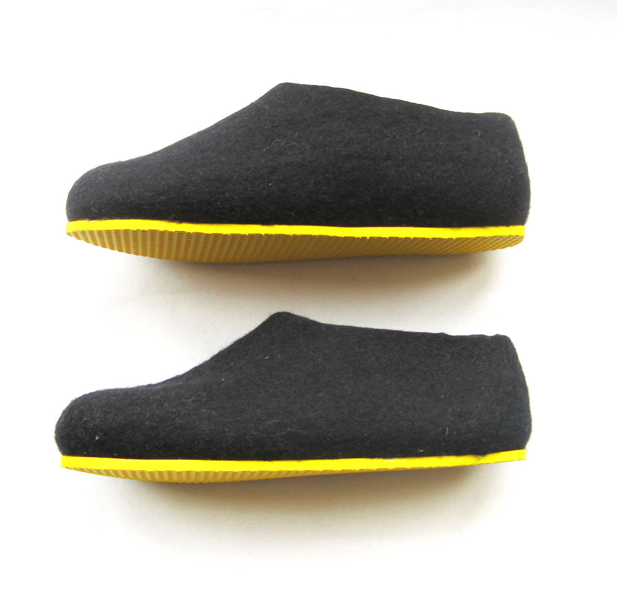 felted shoes  felting  wool  wool shoes  felted slippers  contrast color  red sole  yellow sole  fashion  footwear  made to custom made  original shoes  Outdoor  indoor