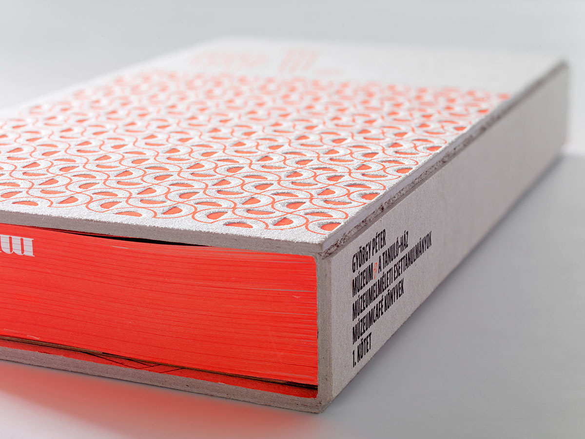 book frustro typoraphy design