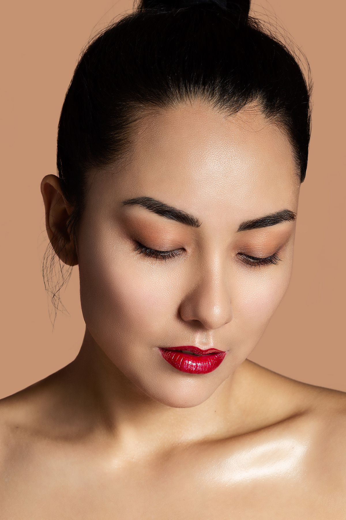 beauty eyeshadow glowing lipstick makeup model Montreal photographer red skin