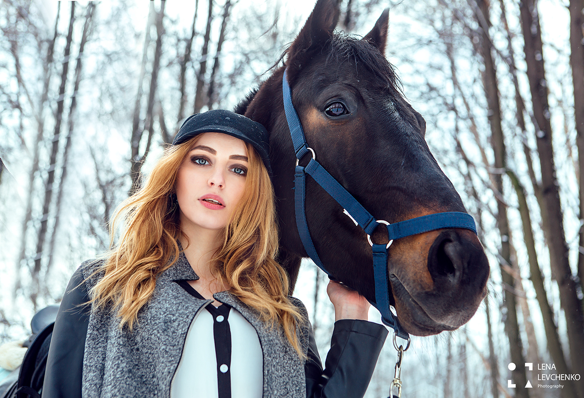 модель конь конная прогулка зима весна мода портрет пленэр model horse winter spring plein air horse ride walk