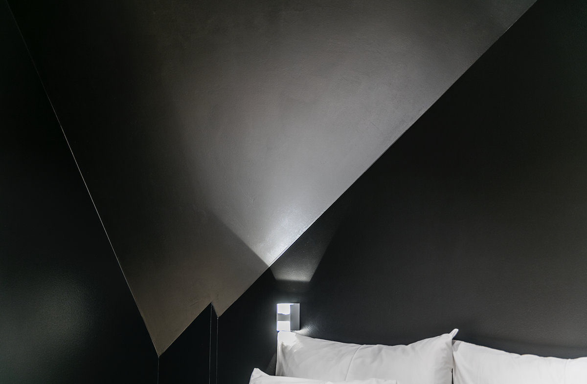 polygone sharp edges black hotel room hotel crystal