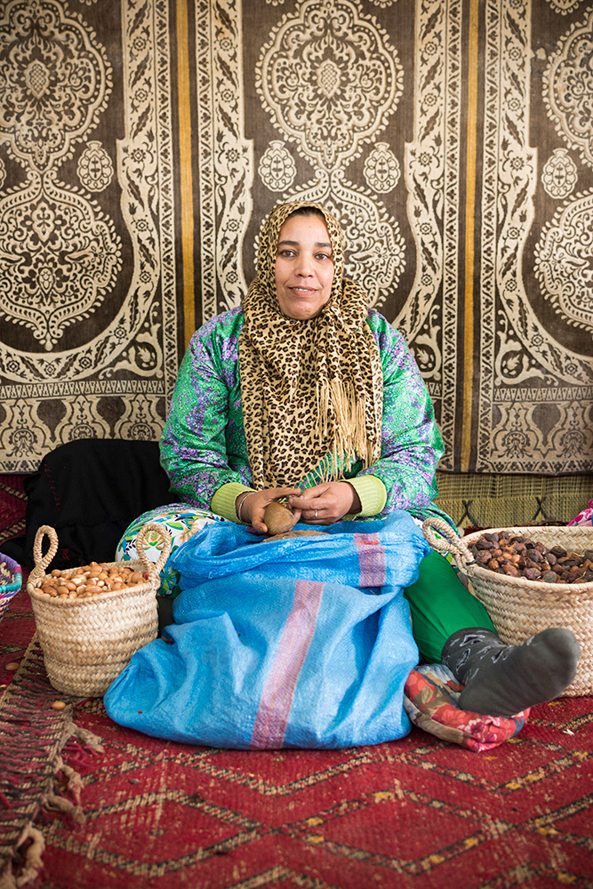 melkan argan organic trees oil cosmetics goats Berber agriculture tradition Arab Women Morocco Wellness desert economic