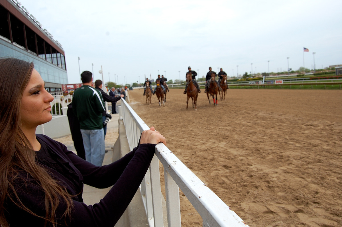 horses horse races hawthorne race track girl portrait