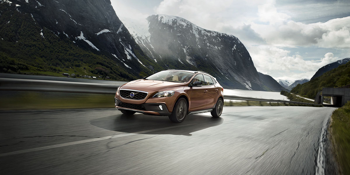 norway green brown cross country Volvo V40 Nature pure natural mountain fjord