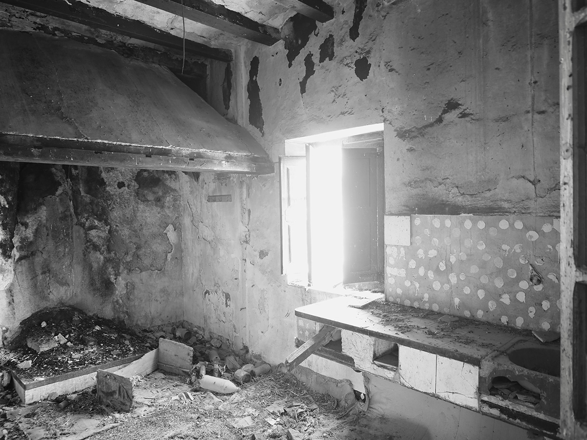 Casa granja abandonada abandoned gotic Terror black  and white Documentary  photografy monochrome urbex