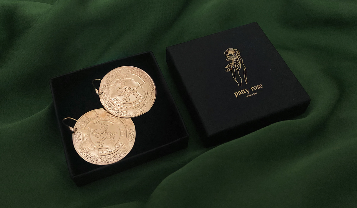 jewelry logo brand feminine hand gold new bussines accesories
