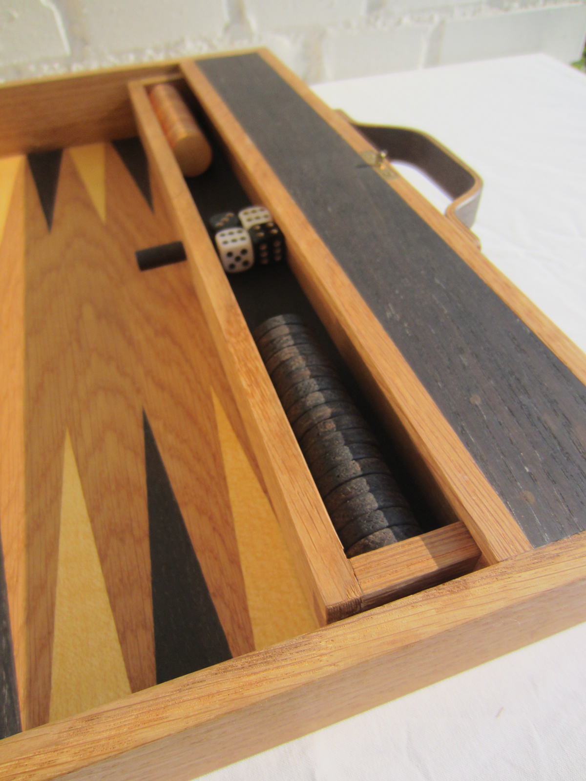 #backgammon #backgammonboard #brasslock #handmade #inlays #intarsia #oak #scandinaviandesign #Veneermoulding #woodwork