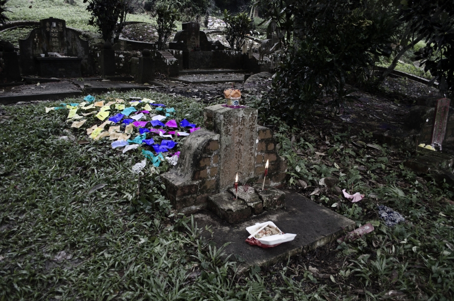 cemetery singapore history culture Chinese culture Bukit Brown colour Colourful  prayer ceremony forgotten