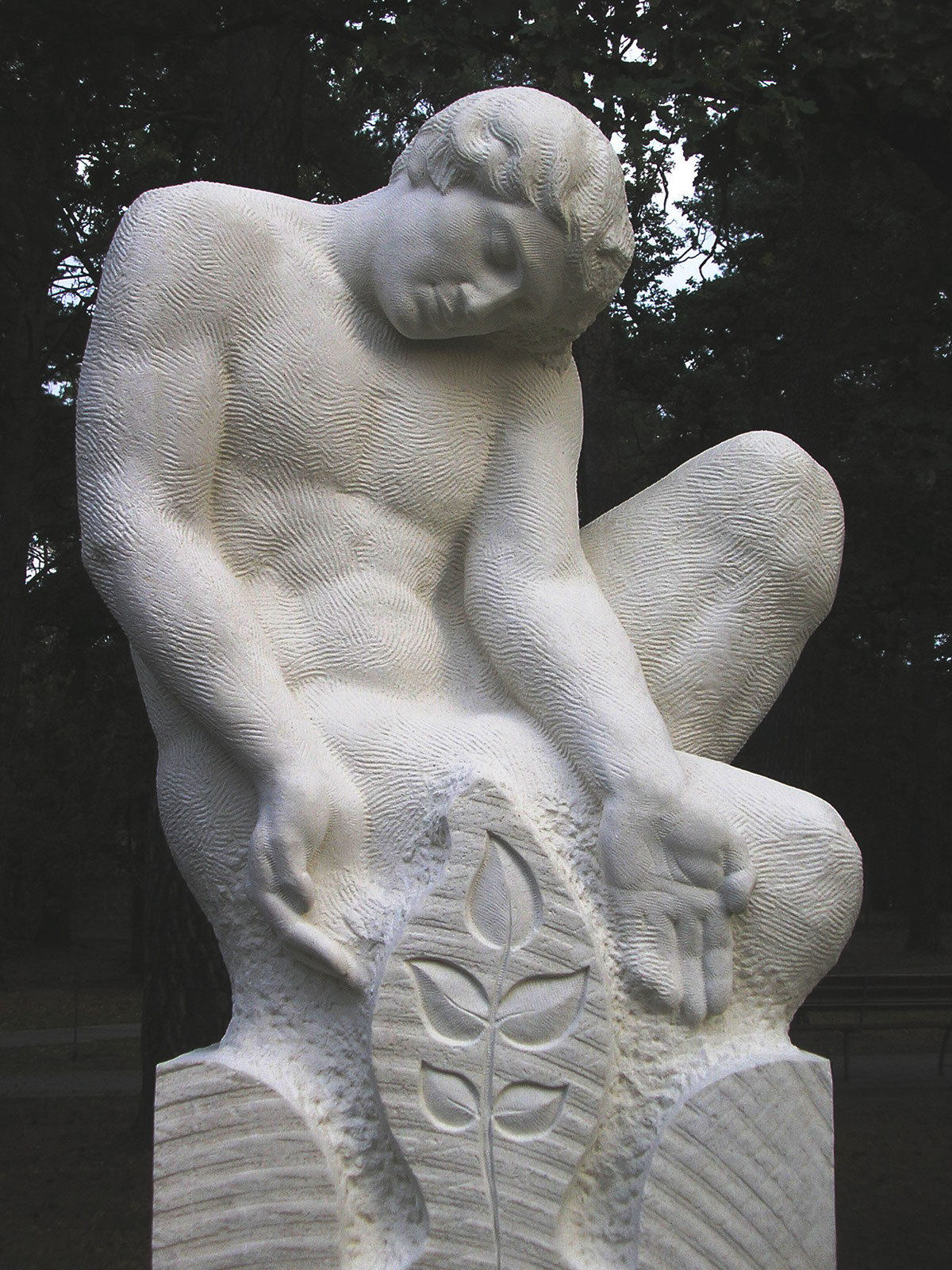 sculpture sculpting  man and nature limestone stone sculptor monument Fine Arts 