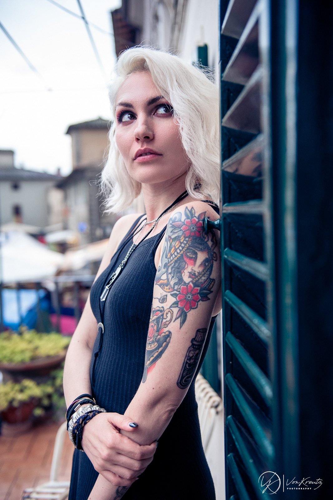 portrait alt model Outdoor blonde inked girl tattoed Model