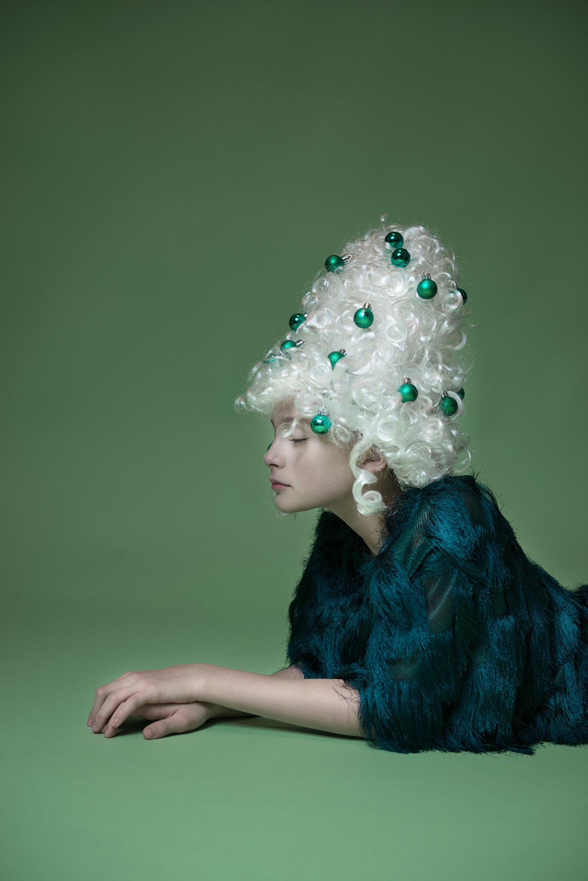 Christmas girl dress green hair art fashionart PhotoVogue conceptual vintage Style hands face White gallery
