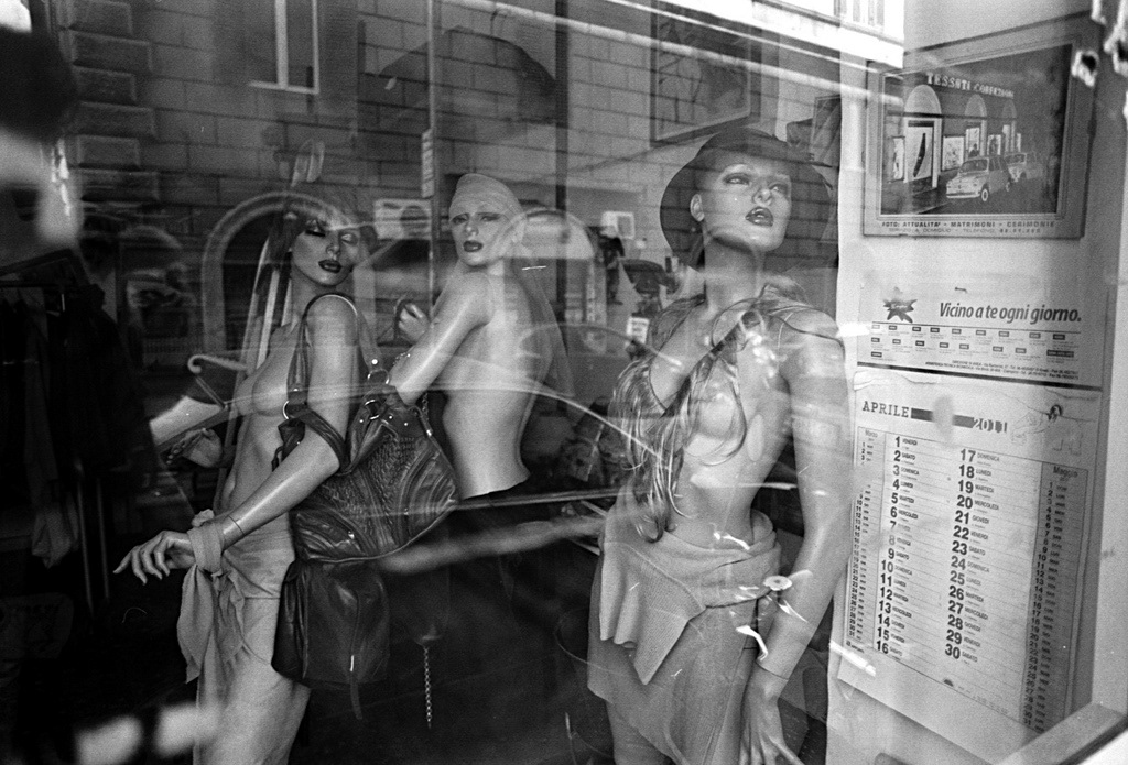 street candid portraits streetphotography life shot film digital analog black and white bn bw photo