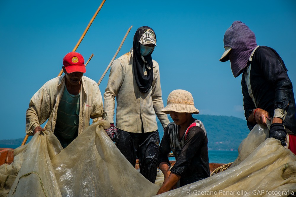 reportage asia Koh Tonsay Rabbit island Cambodia kep fishermen sea