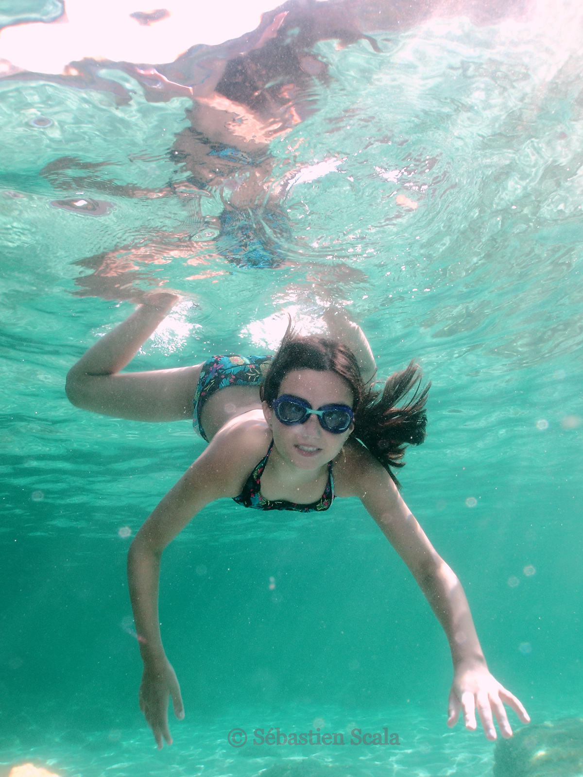underwater chidren swim