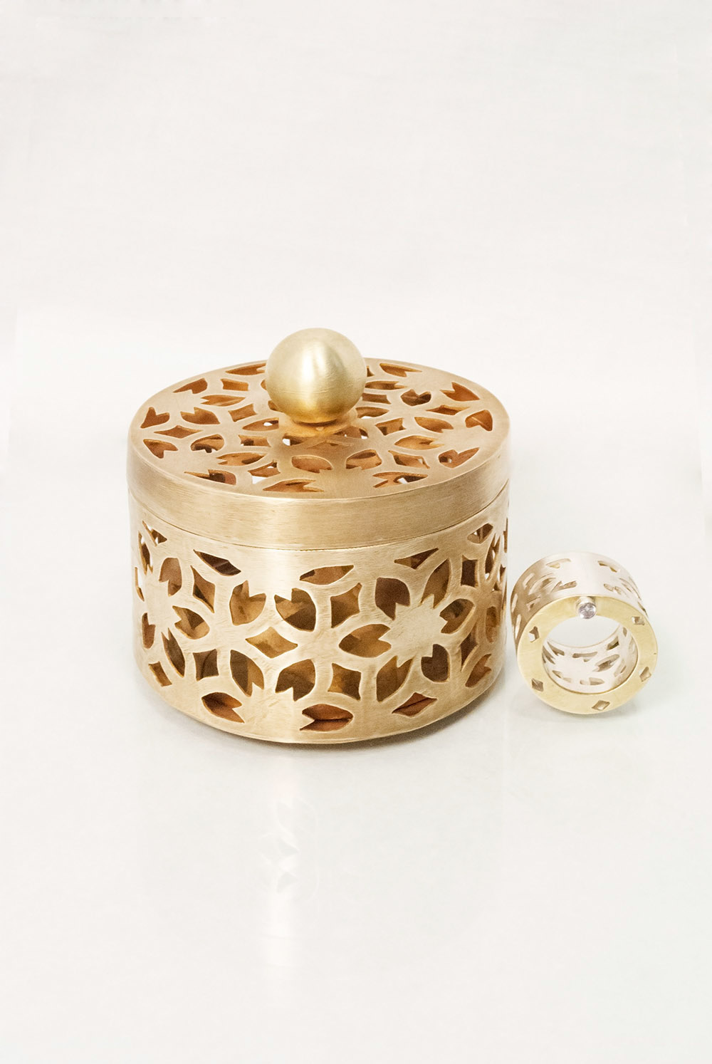 jewelry  container box brass ring hollow construction sterling silver Tube Setting cubic zirconia SCAD