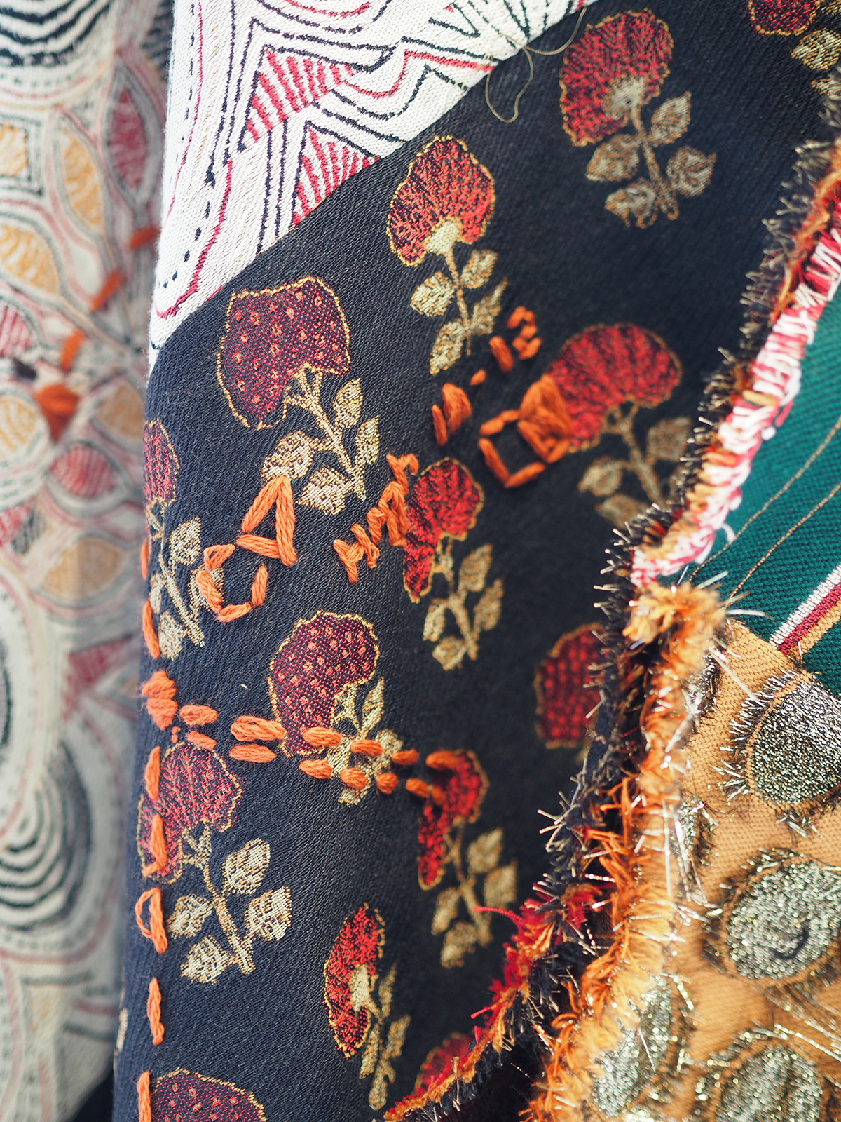 textile blanket Woven jacquard Lurex indian tradition regimental