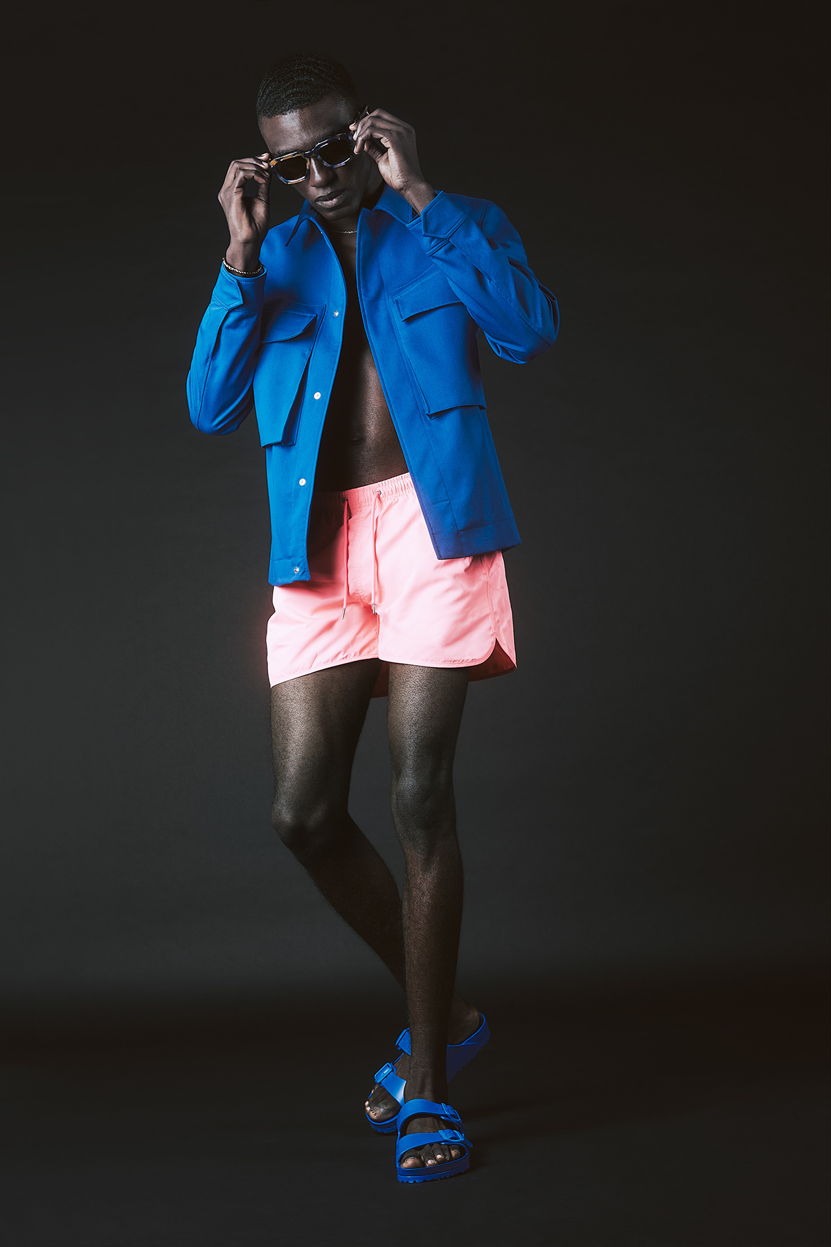 Male, blue jacket, pink shorts, sunglasses Ace & Tate, CD Michael Meise, Photo Oliver Moscher