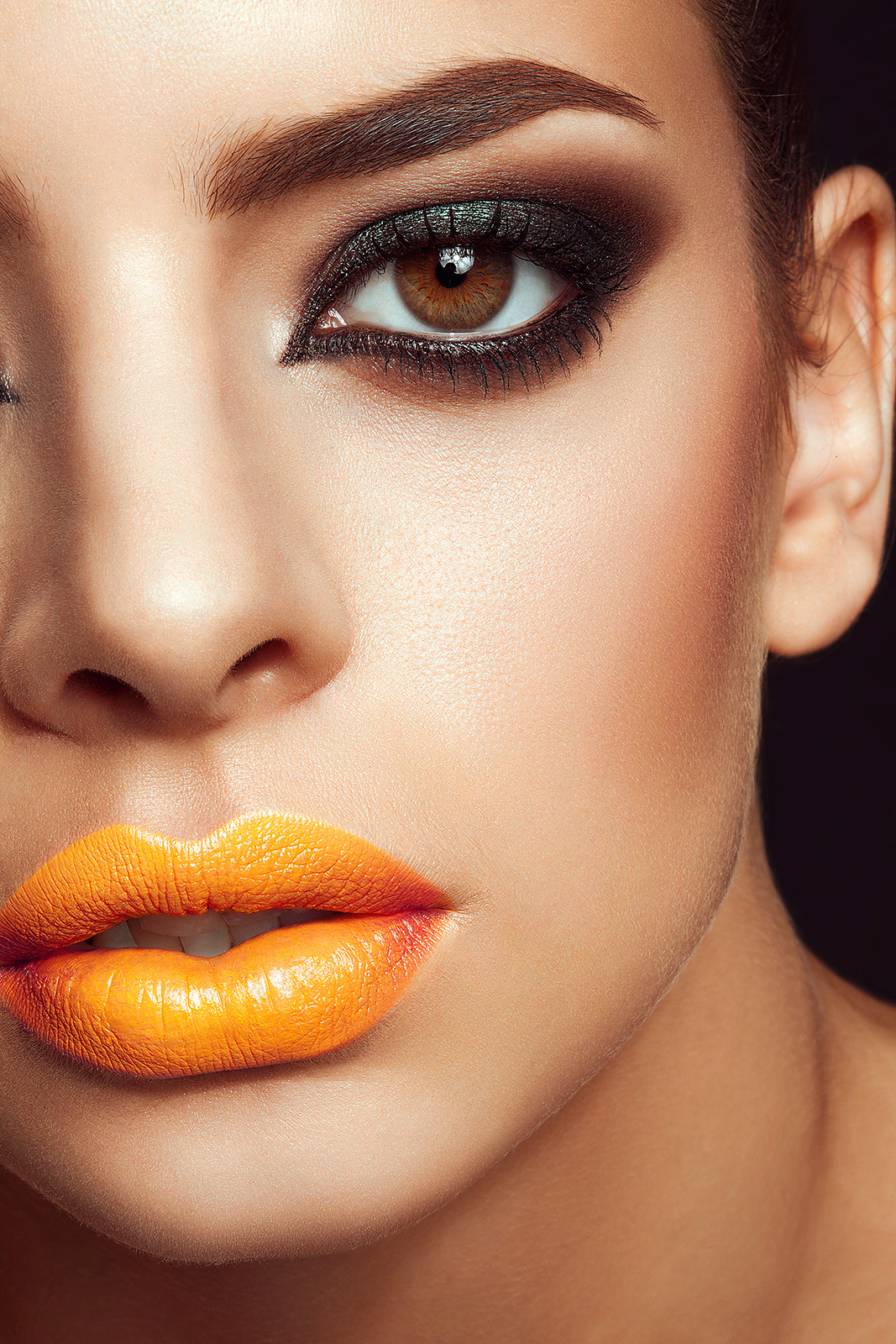 makeup closeup close-up make-up beauty BEAUTY ADDICT yellow brown studio photographer photographe Paris Mode maquillage