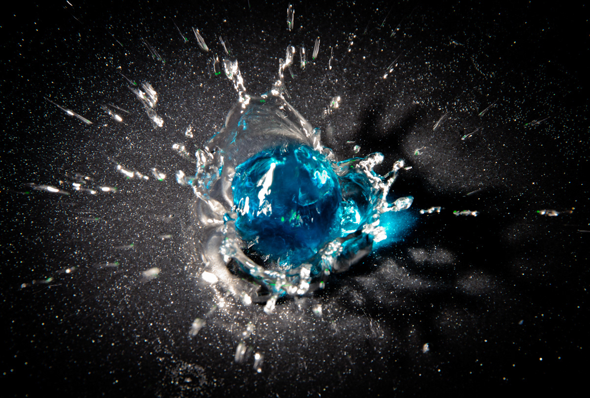 water Flash macro blue droplet splash