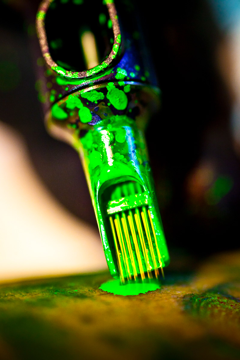 tattoo tattooing ink colour color bright ilustration design neon Needle macro close up detail