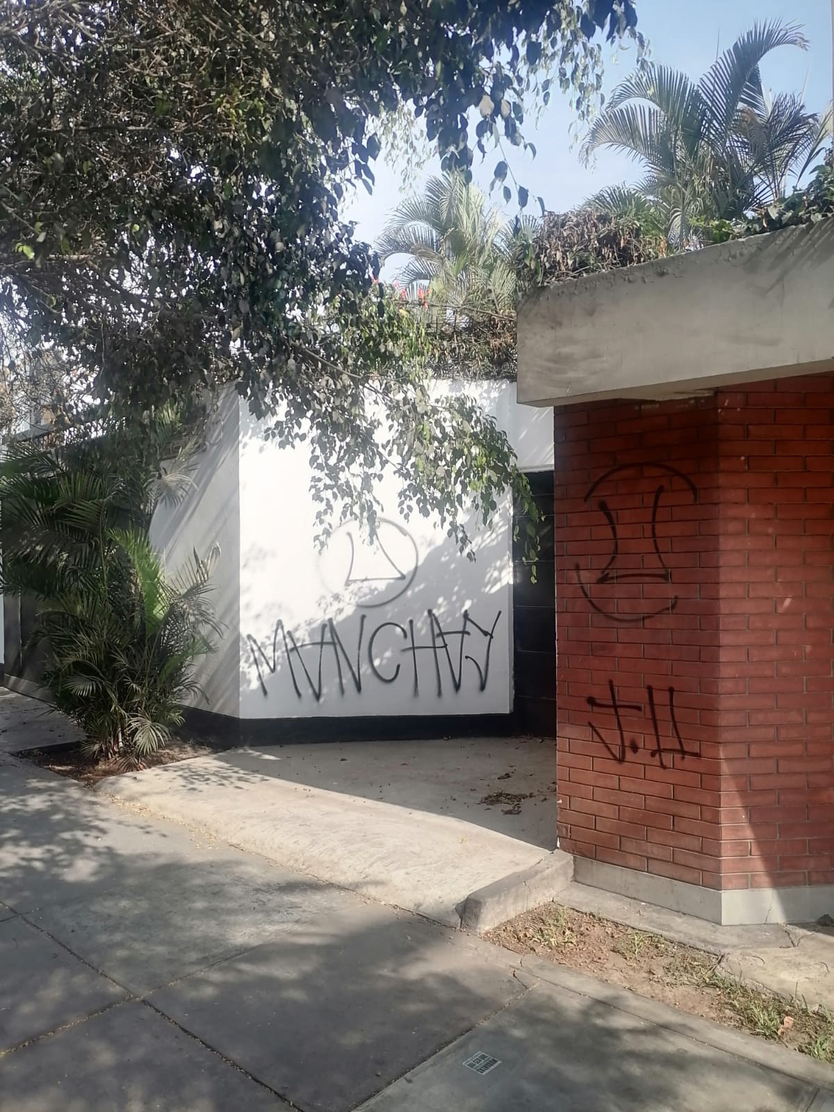 Grafiti Vandalism tagging tags brand identity underground soocer Futbol Photography  Universitario de deportes