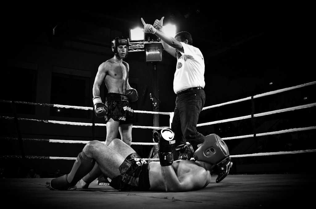 kick kickboxing muay thai fighters black White ring Fightnight Boxing Fullcontact dramatic photo b&w Alenquer Protugal Federação Portuguesa de Kickboxing dina dinamite team pedro velez silva