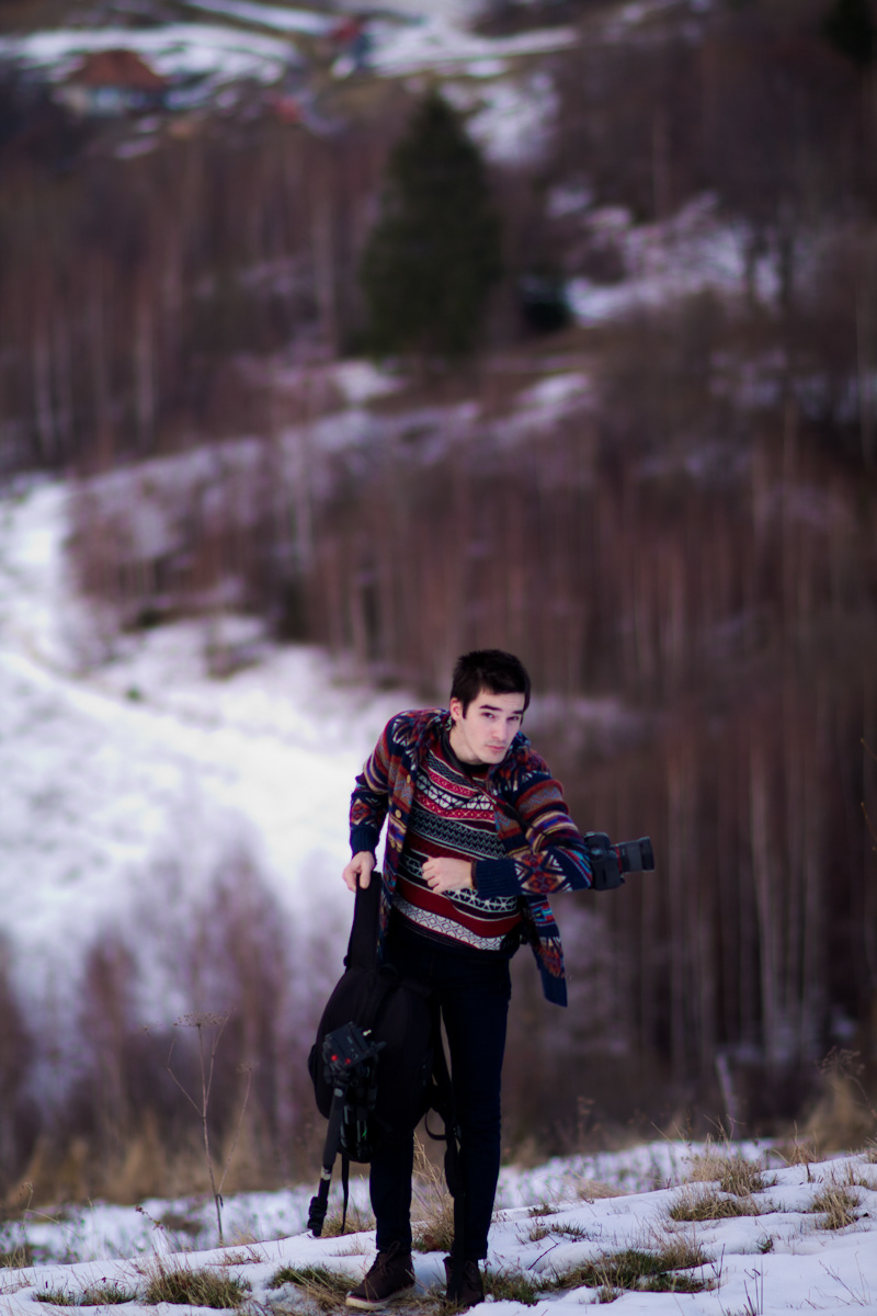travel photography lifestyle photography portrait exploring mountains landscape photohraphy