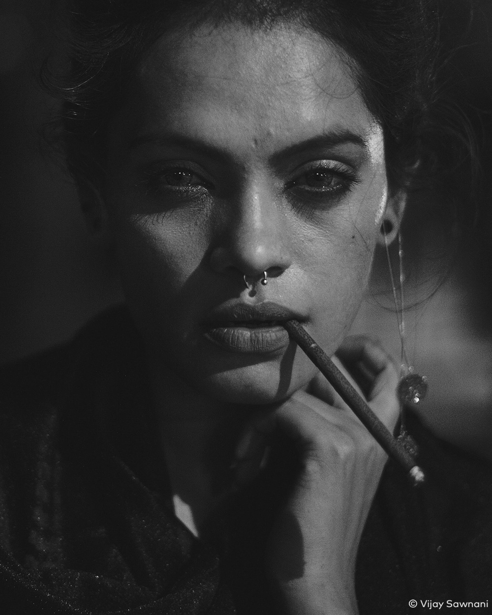 Street girl smoke vjphotography vijay sawnani MUMBAI black street photography
