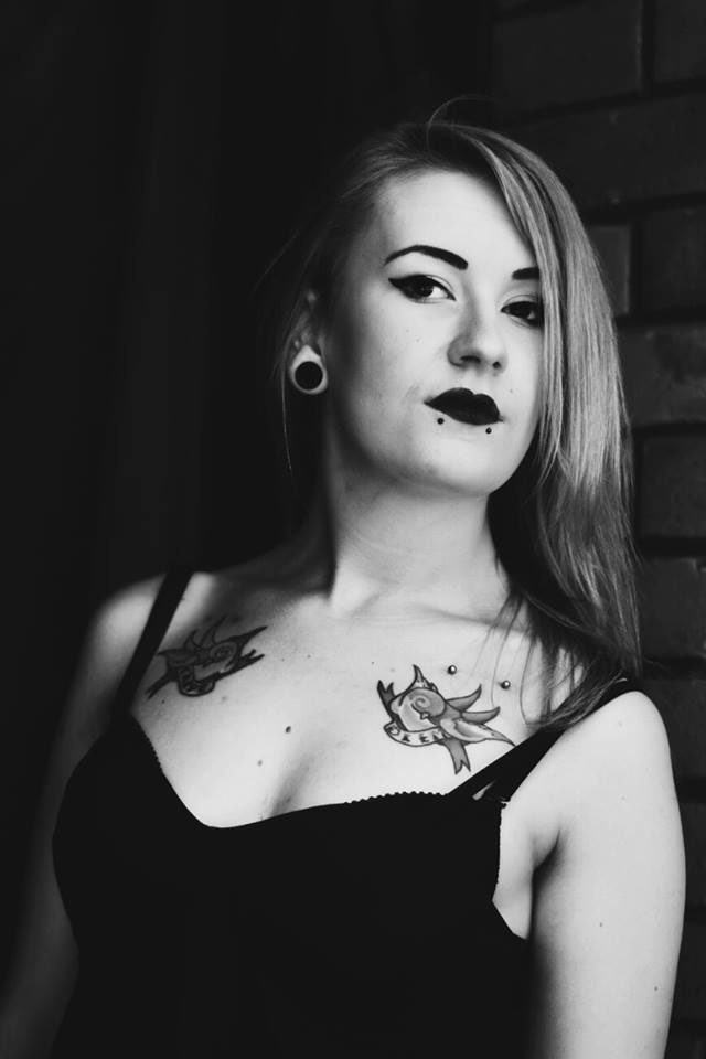 girl alternative bluehair blue blackwhite portrait polish Tarnów backstage piercing tattoos