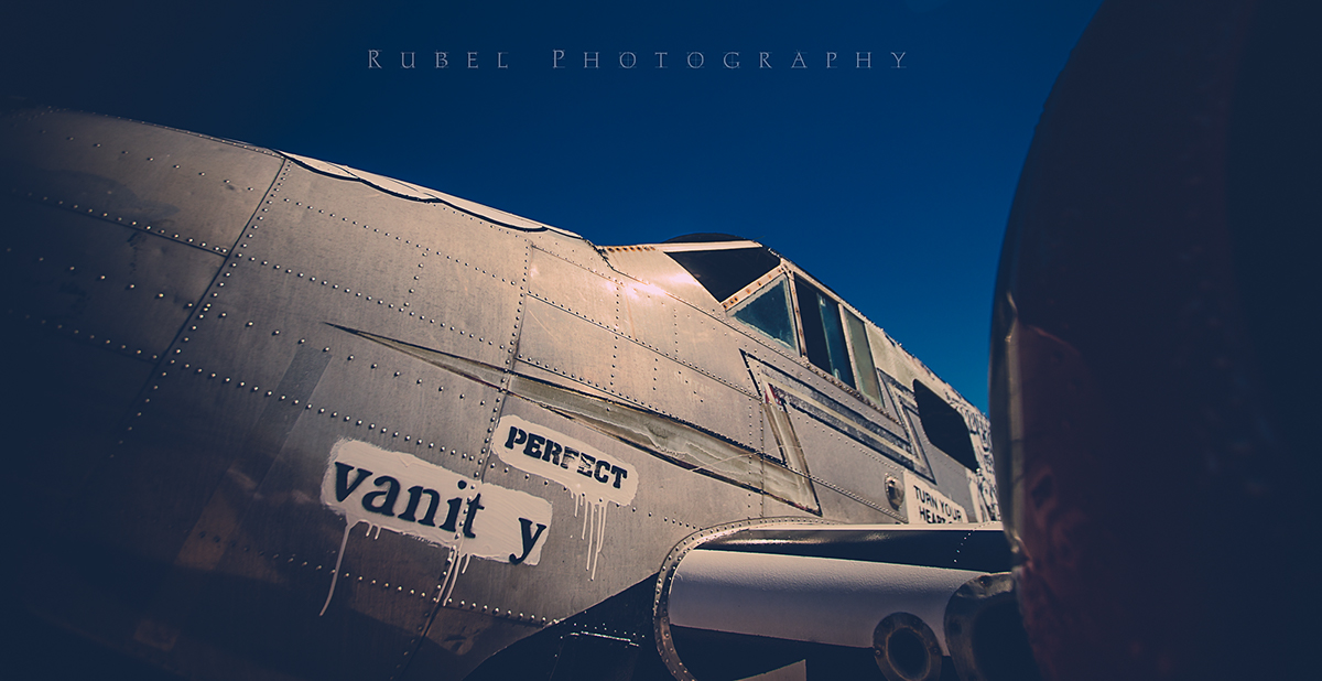 airplane aricraft desert photo arizona flight boneyard color black and white wrecks