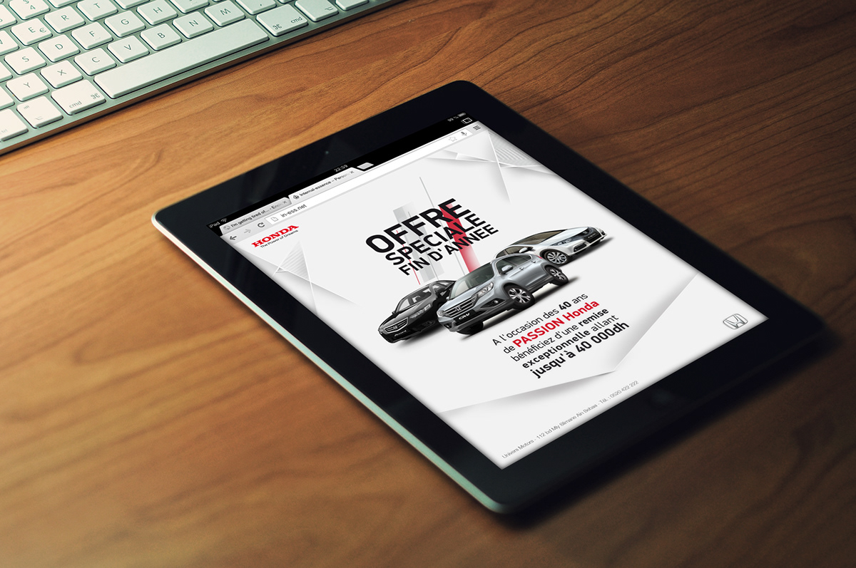 Honda Civic CR-V car e-mailing press iPad newspaper