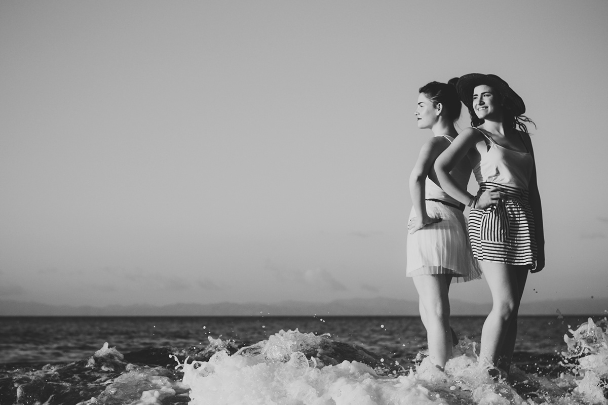 beach girls Sisters