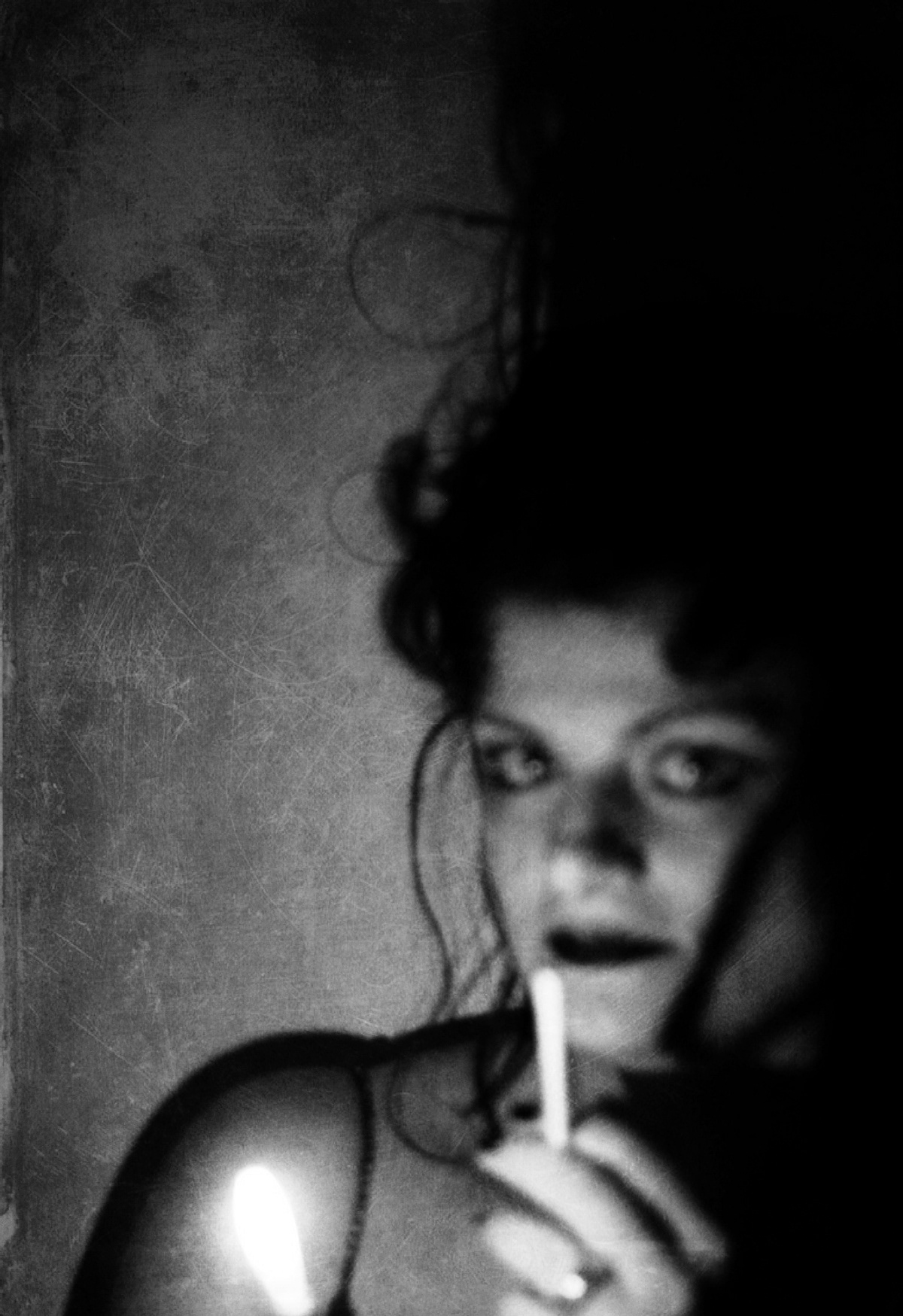 mobile photography black and white portrait woman iphotography darkness