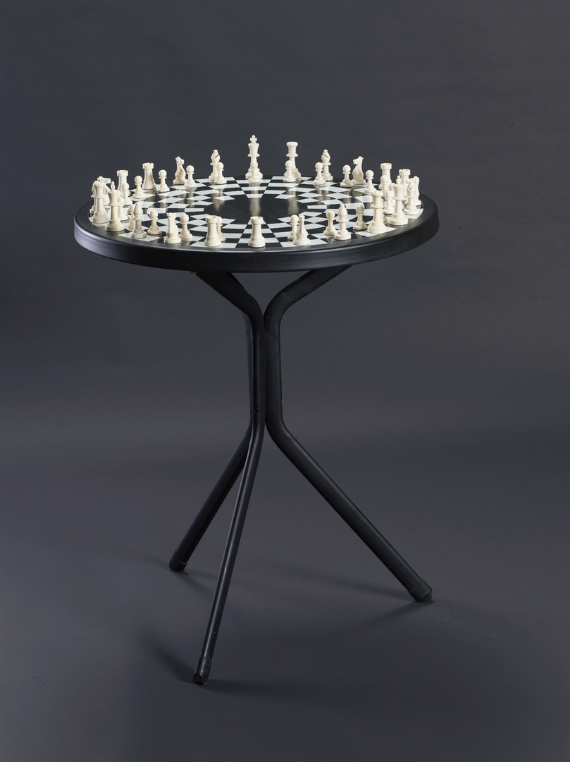 sculpture silence chess table
