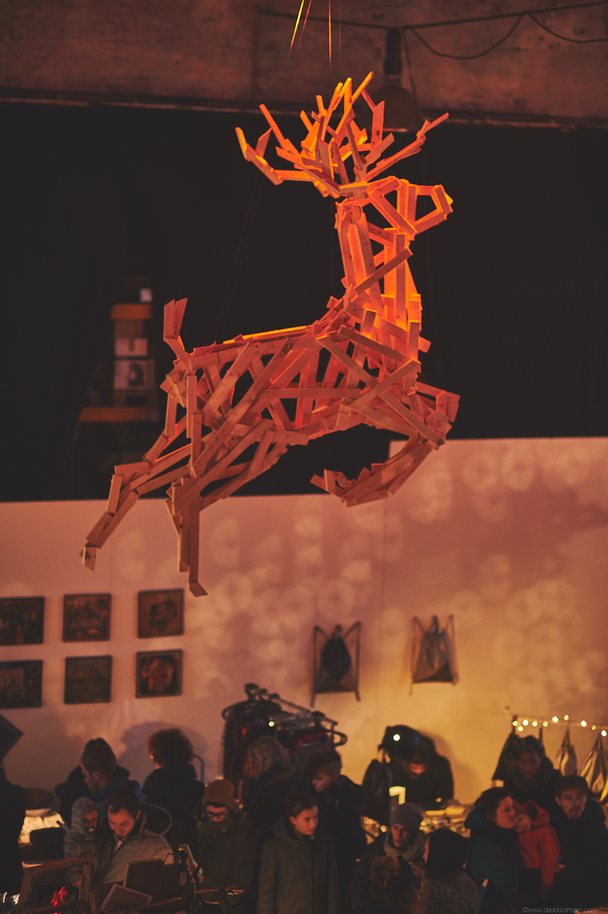 chrismas markt market sculpture deer