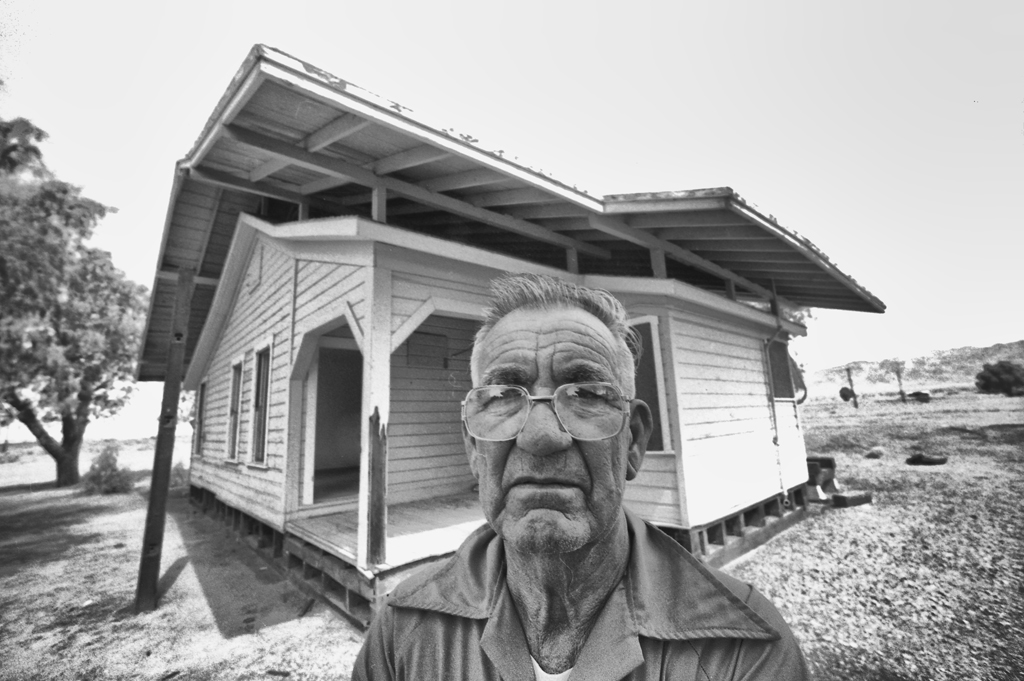 Amboy documentery fine art desert ghost town photo illustration  old people calafornia Photography  portrait portrait photograpgy old towns