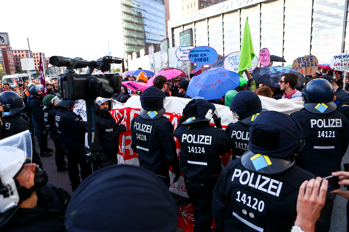blockupy antifa Nazis Kapitalismus gewalt afd polizei