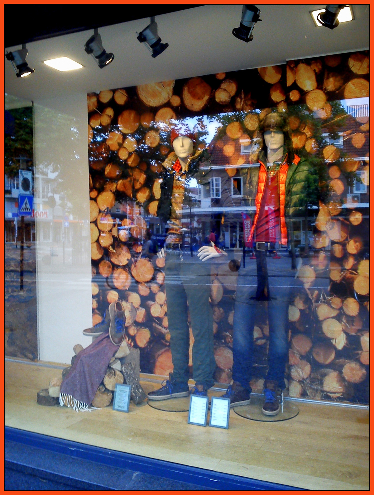 Fall winter 2013/2014 window dressing Visual Merchandising