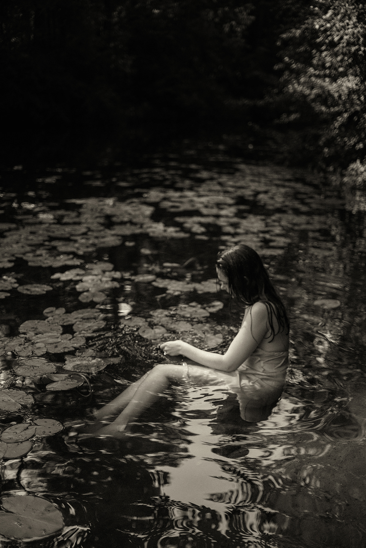 black and white Nature Photography  portrait summer woman PhotoVogue съемка в воде фотограф москва фотосессия на природе