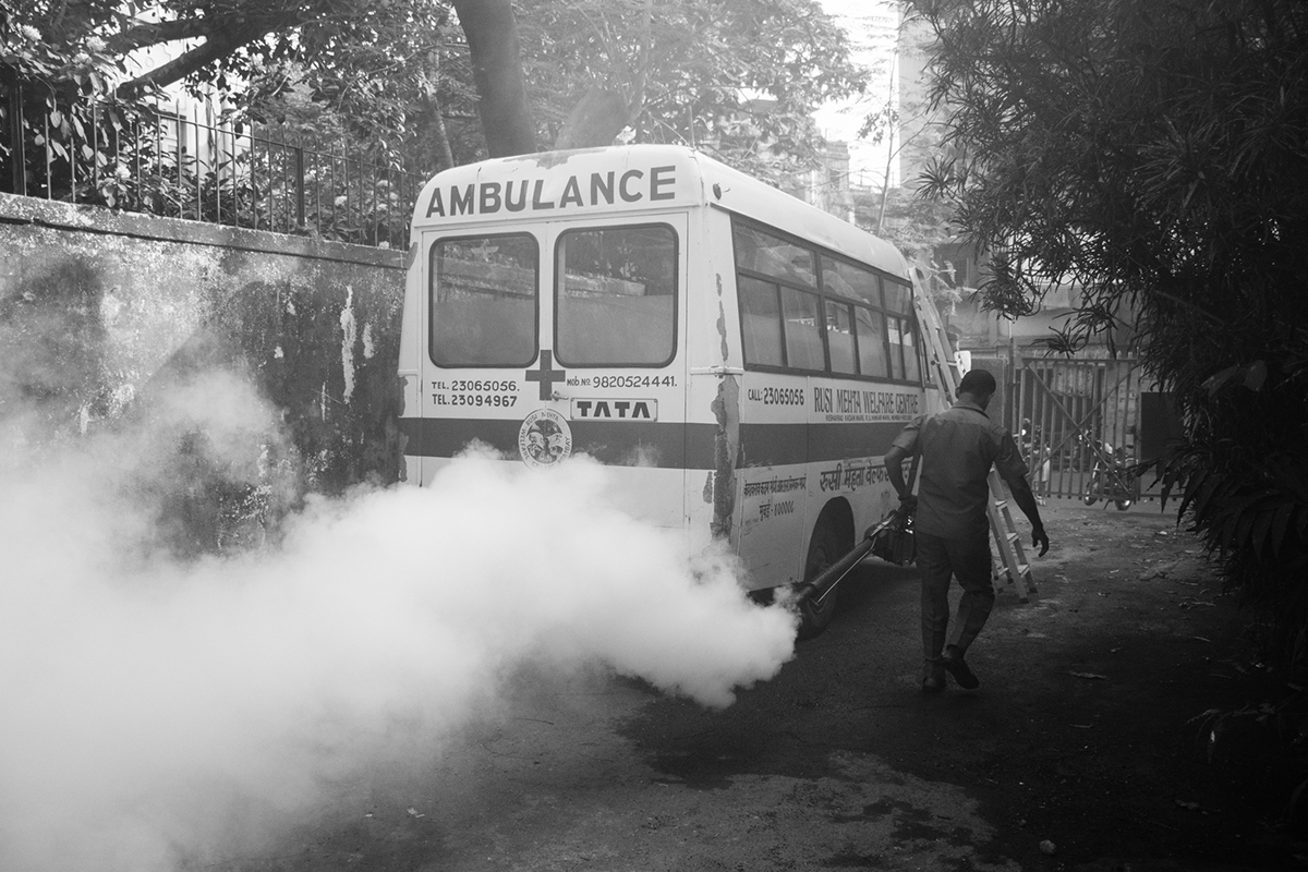 Photography  MUMBAI Workers blackandwhite Street streetphotography unseen fumigationworkers people India