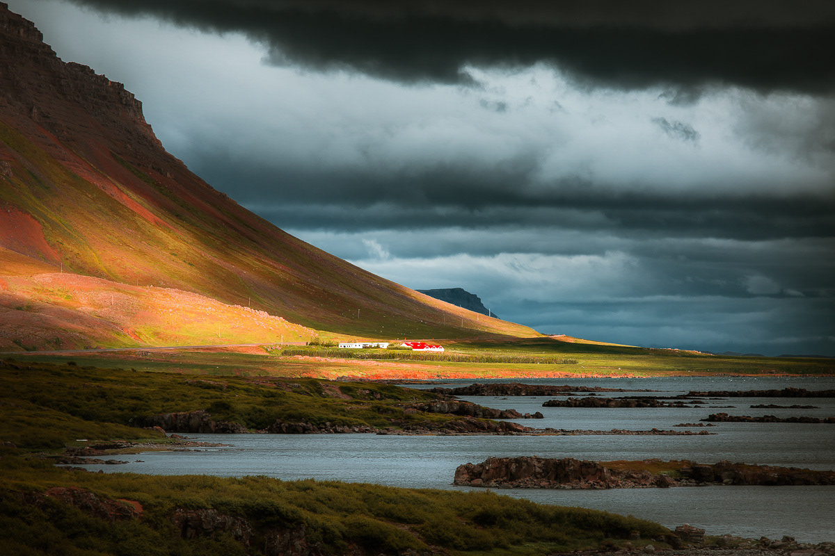 Исландия. Исландия Iceland. Исландия ландшафт. Озеро Тоурисватн Исландия. Горы сандфедль Исландия.
