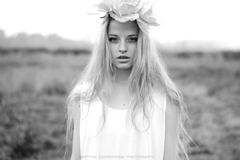 beauty girl black and White zuzanna martynaczarnynoga czarnynoga long hair dress Flowers