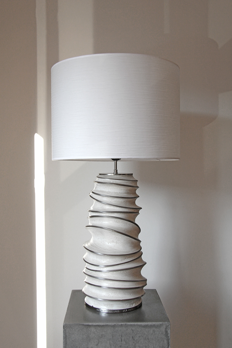 Adobe Portfolio lampe luminaire chevet pied beton Spirale lighting lampstand mouvement