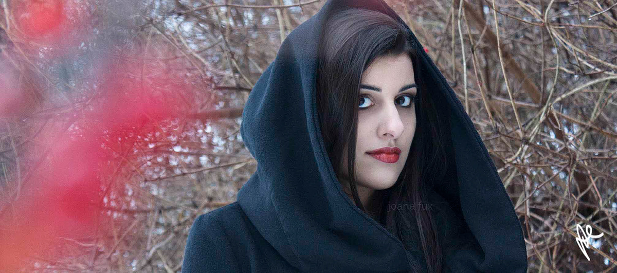 photograph photo woman Lady snow forest black jacket black red lips make-up retouch joana fux winter winterwonderland